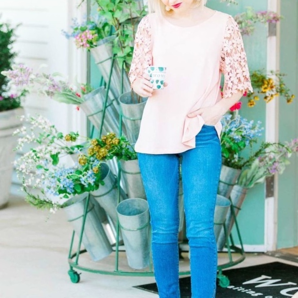 GAP | PINK LACE SLEEVES TOP